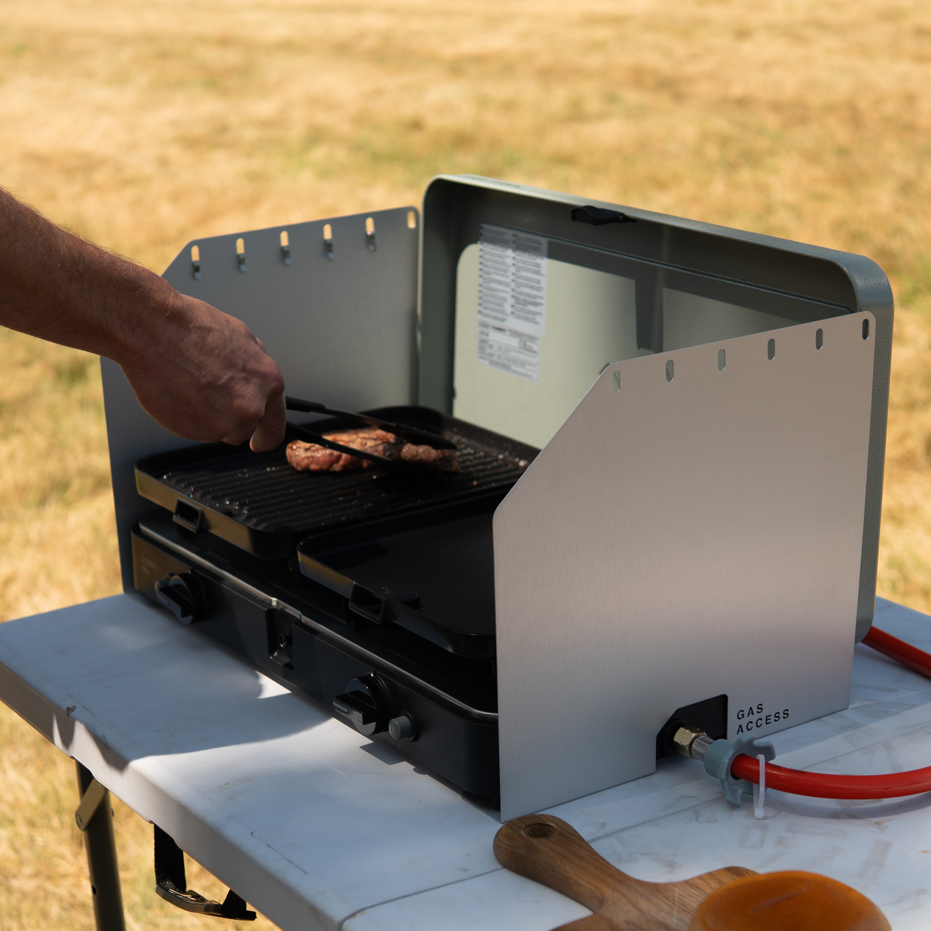 Aluminium windshield for Cadac BBQ - detail view